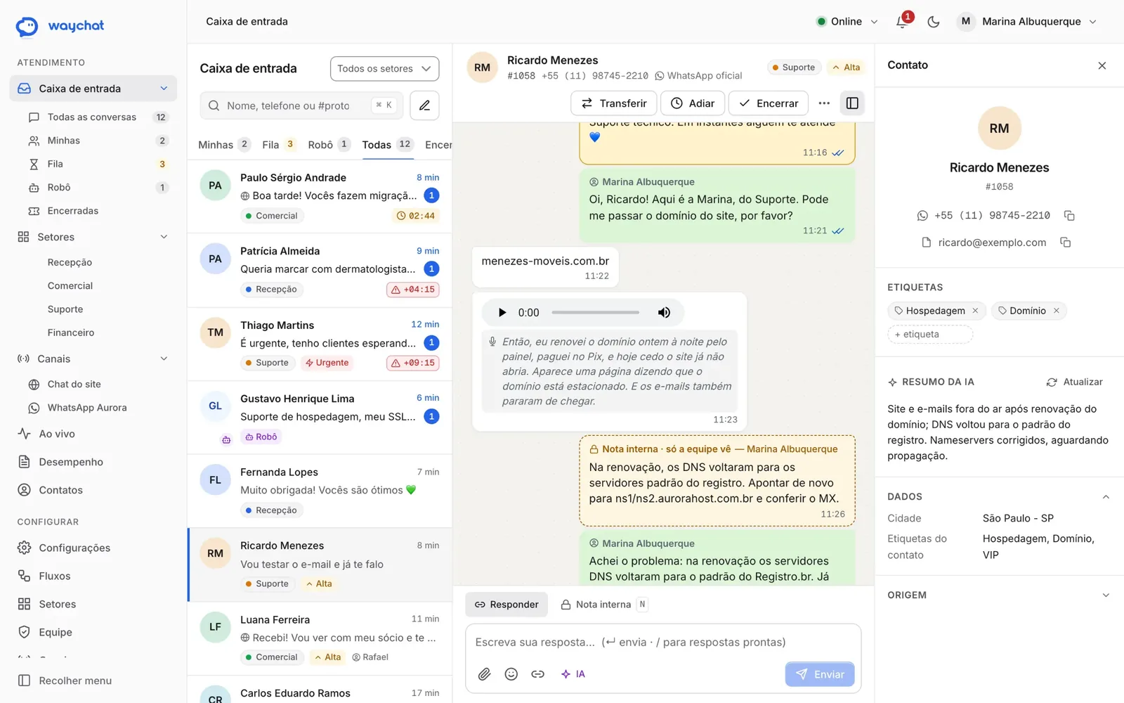 Caixa de entrada do WayChat com as conversas por setor e o histórico do contato